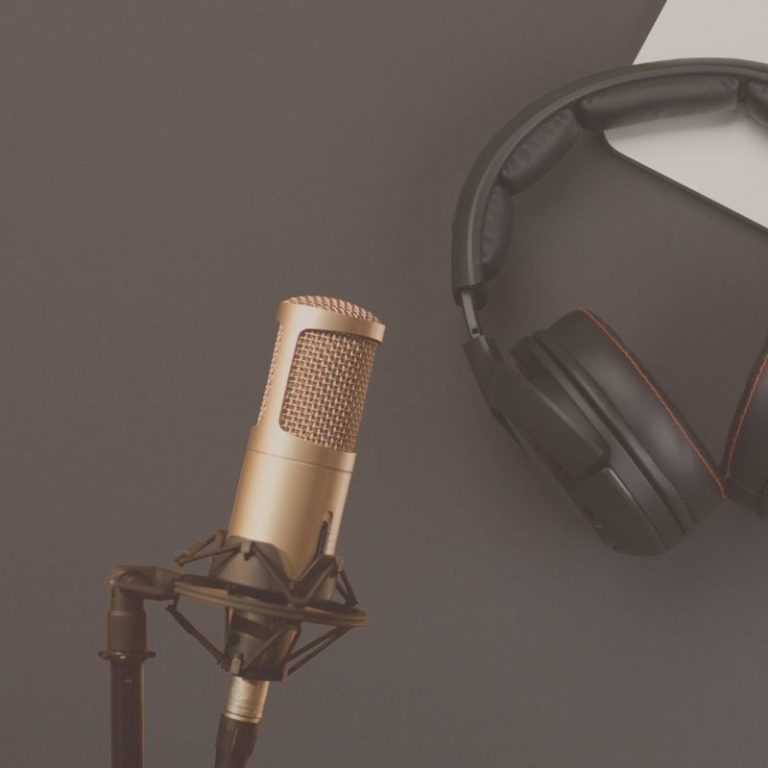 Ever feel like you have too many book ideas and not enough time? Author Kira Hartley Klinger shares how she writes a variety of genres and markets them as a podcast guest using PodMatch.