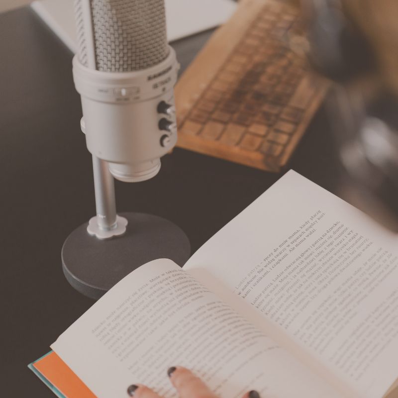 Podcasting while writing (without breaking down) with Vivian Cumins